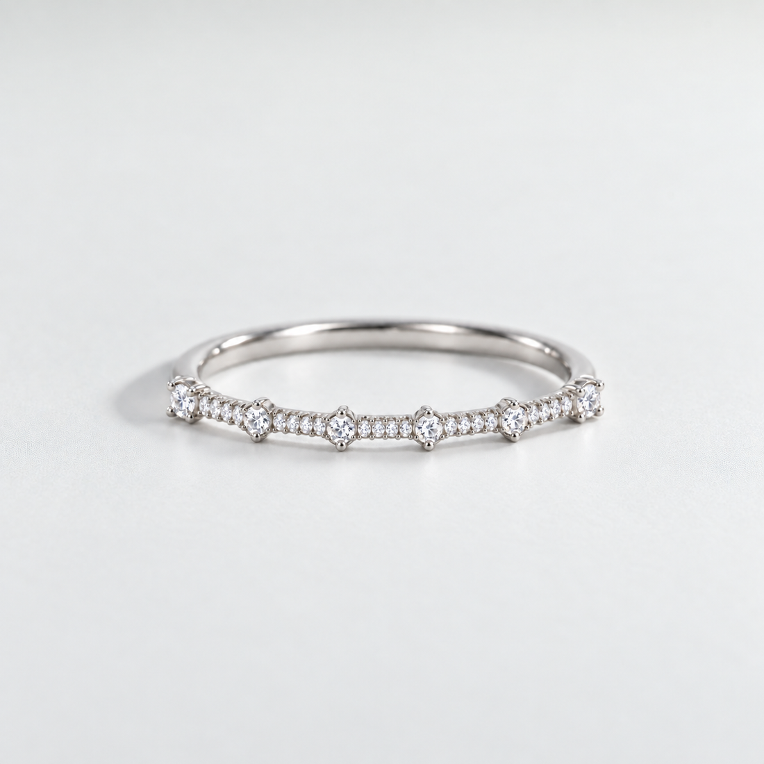 R4101 white gold ring with 26 round diamonds — Atelier RMR