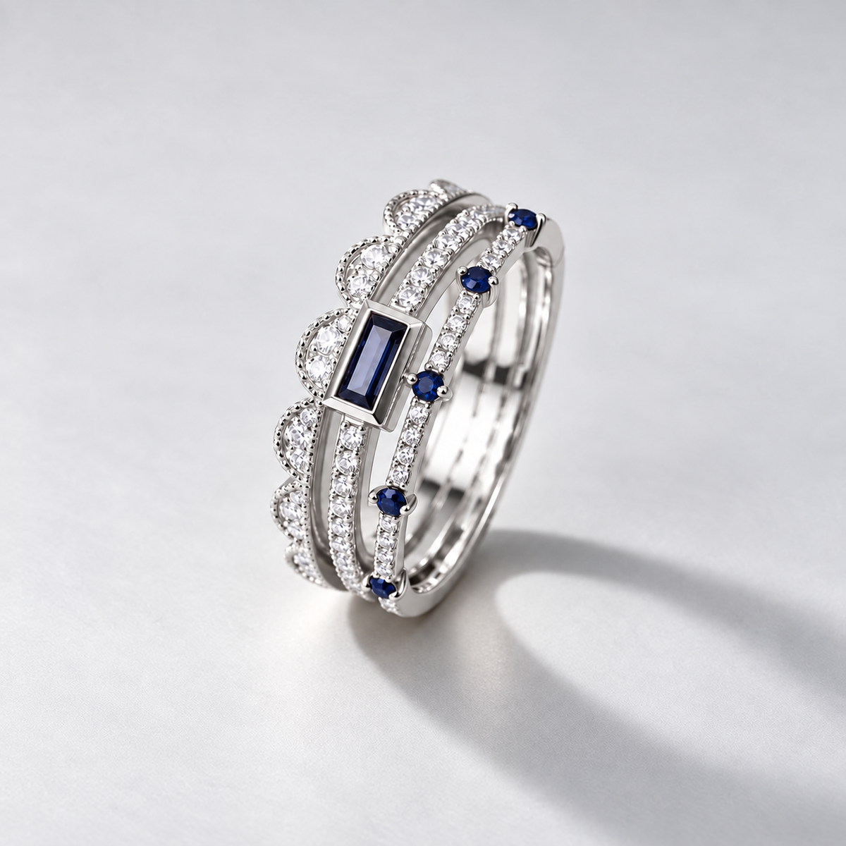 R4101-R4089-R4061-1 — ensemble soudé en or blanc avec saphirs bleus et diamants blancs