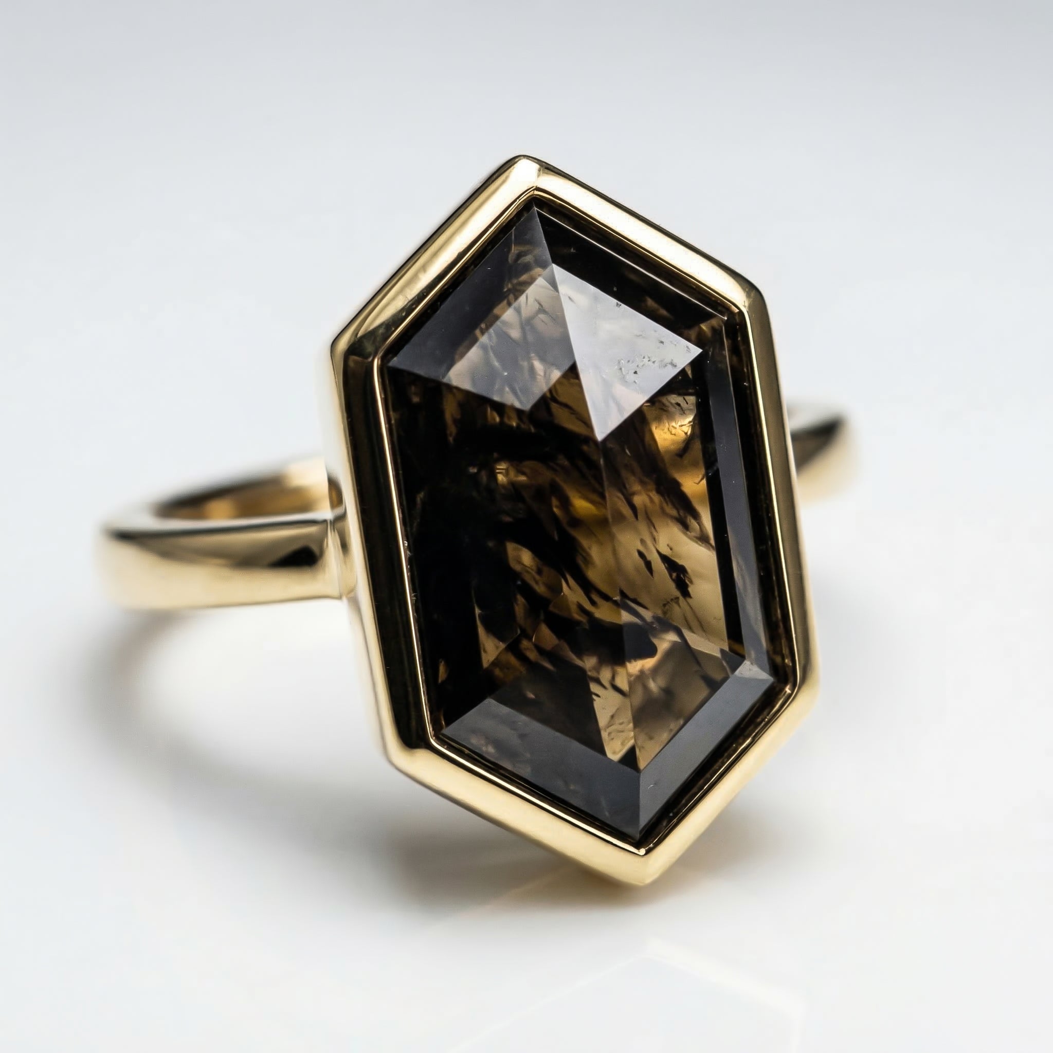Bague avec pierre noire Atelier RMR en détail